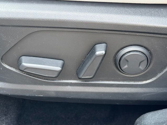 Used 2025 White Hyundai SEL image 15