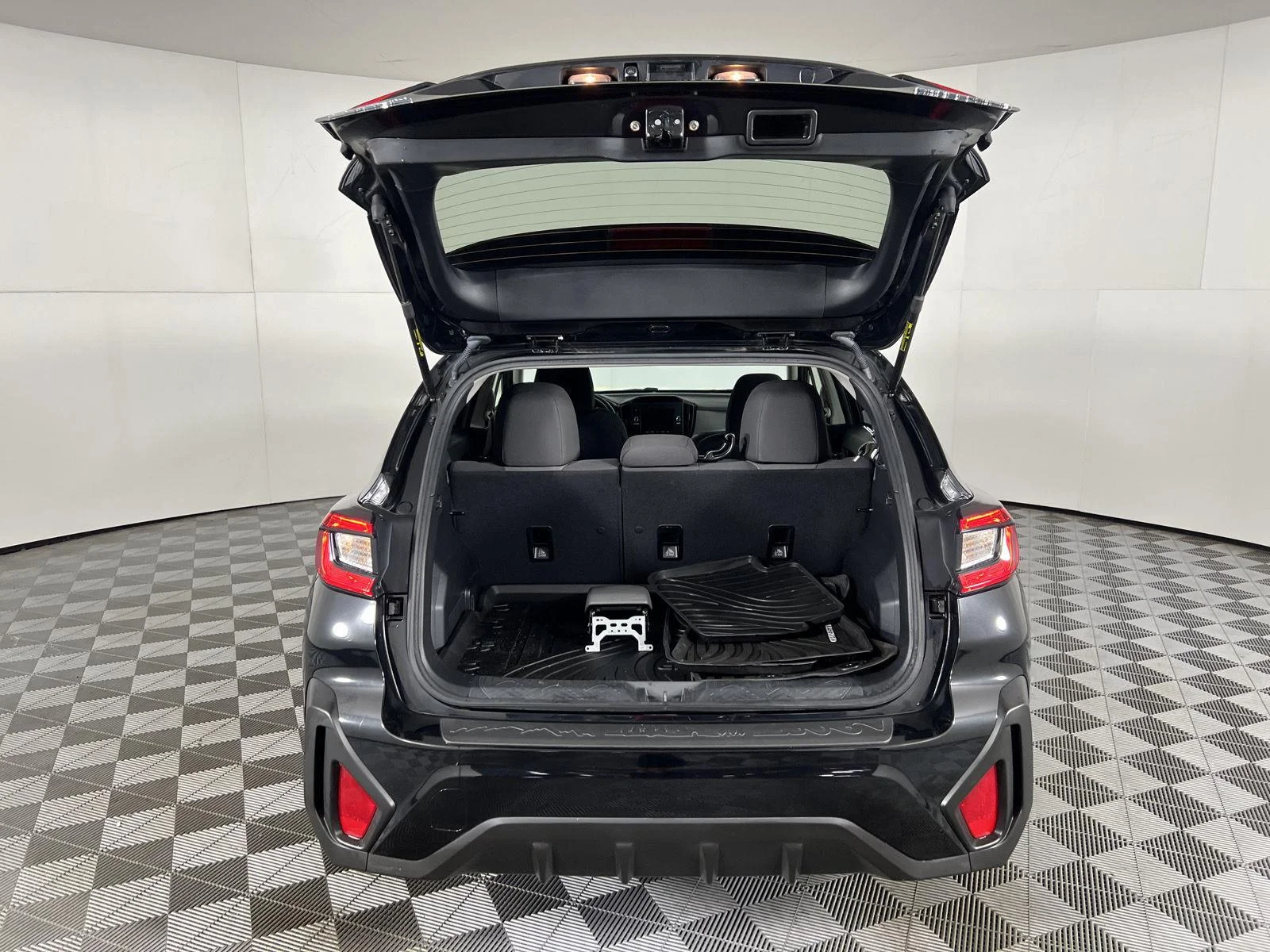 Used 2024 Crystal Black Silica Subaru Base image 23