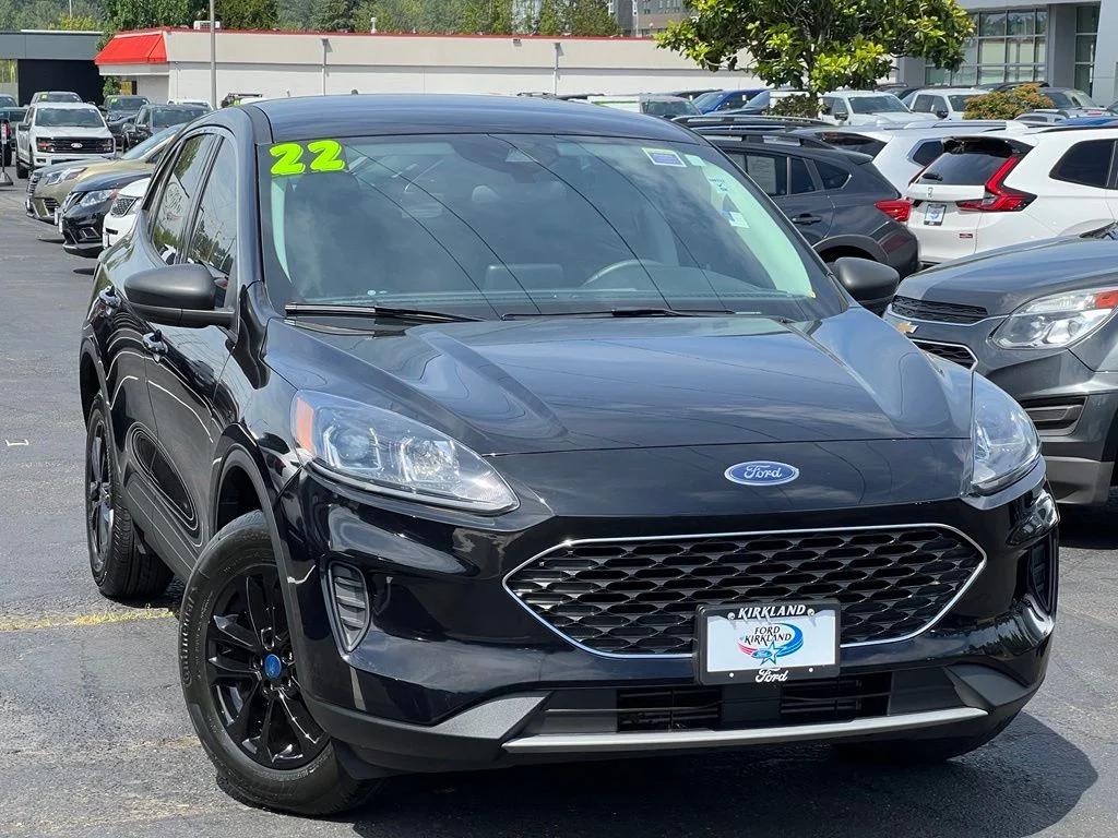 Certified Used 2022 Black Metallic Ford SE image 1
