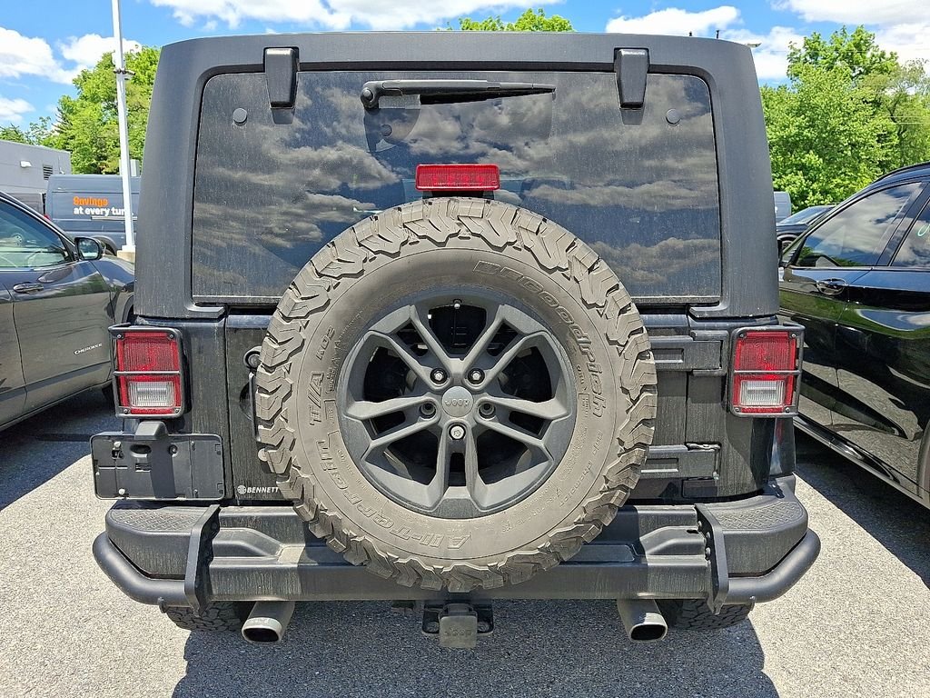 Used 2017 Black Jeep Unlimited Sahara image 5