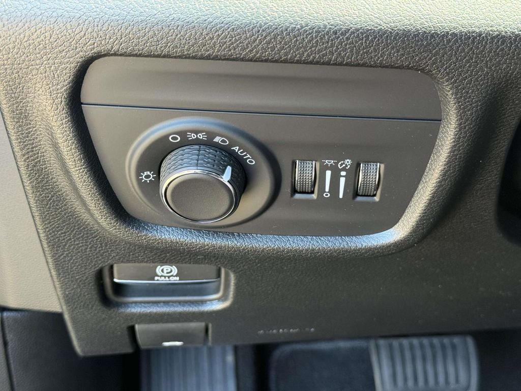 Used 2025 Black Jeep Altitude X image 31