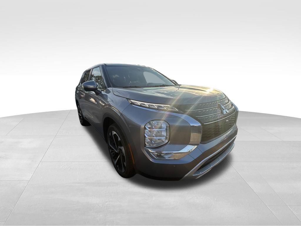 Used 2022 Silver Mitsubishi SE image 7