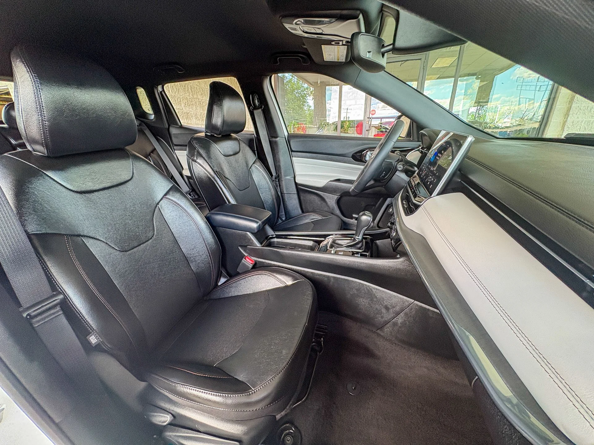 Used 2023 White Jeep Limited image 24