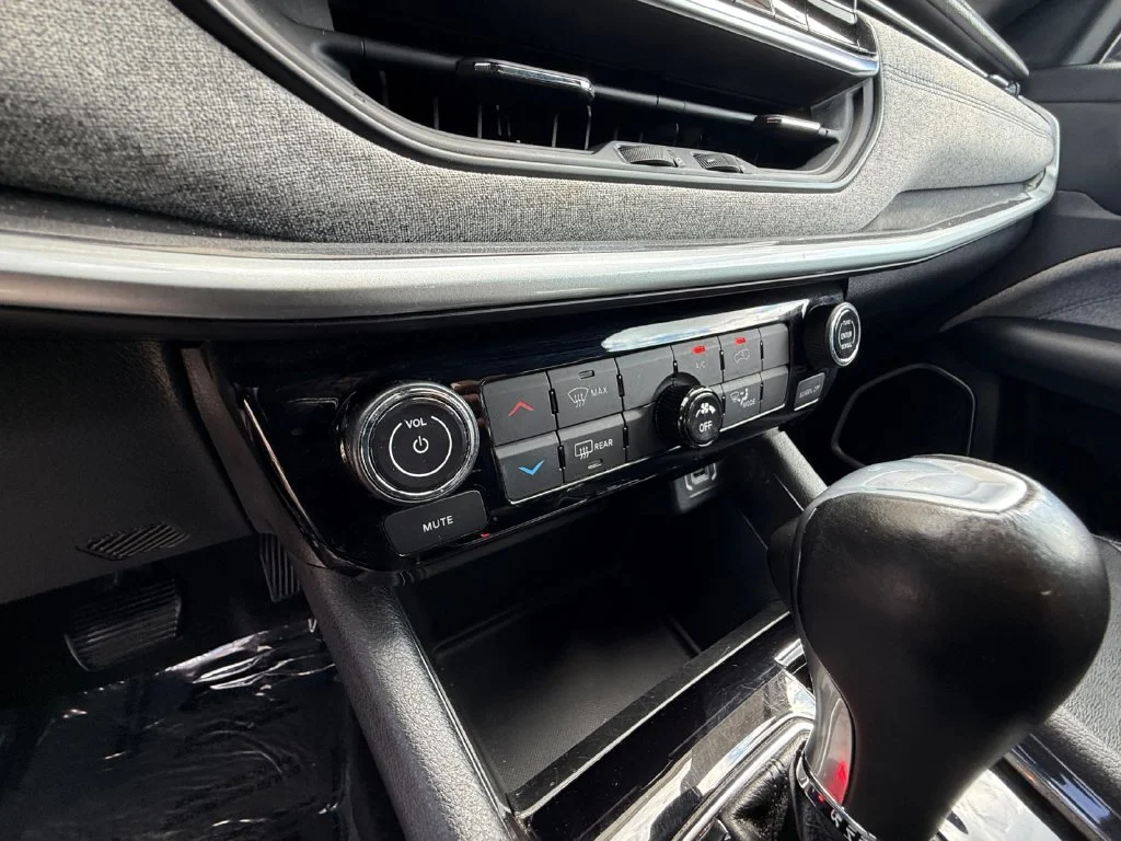 Used 2024 Gray Jeep Latitude image 23