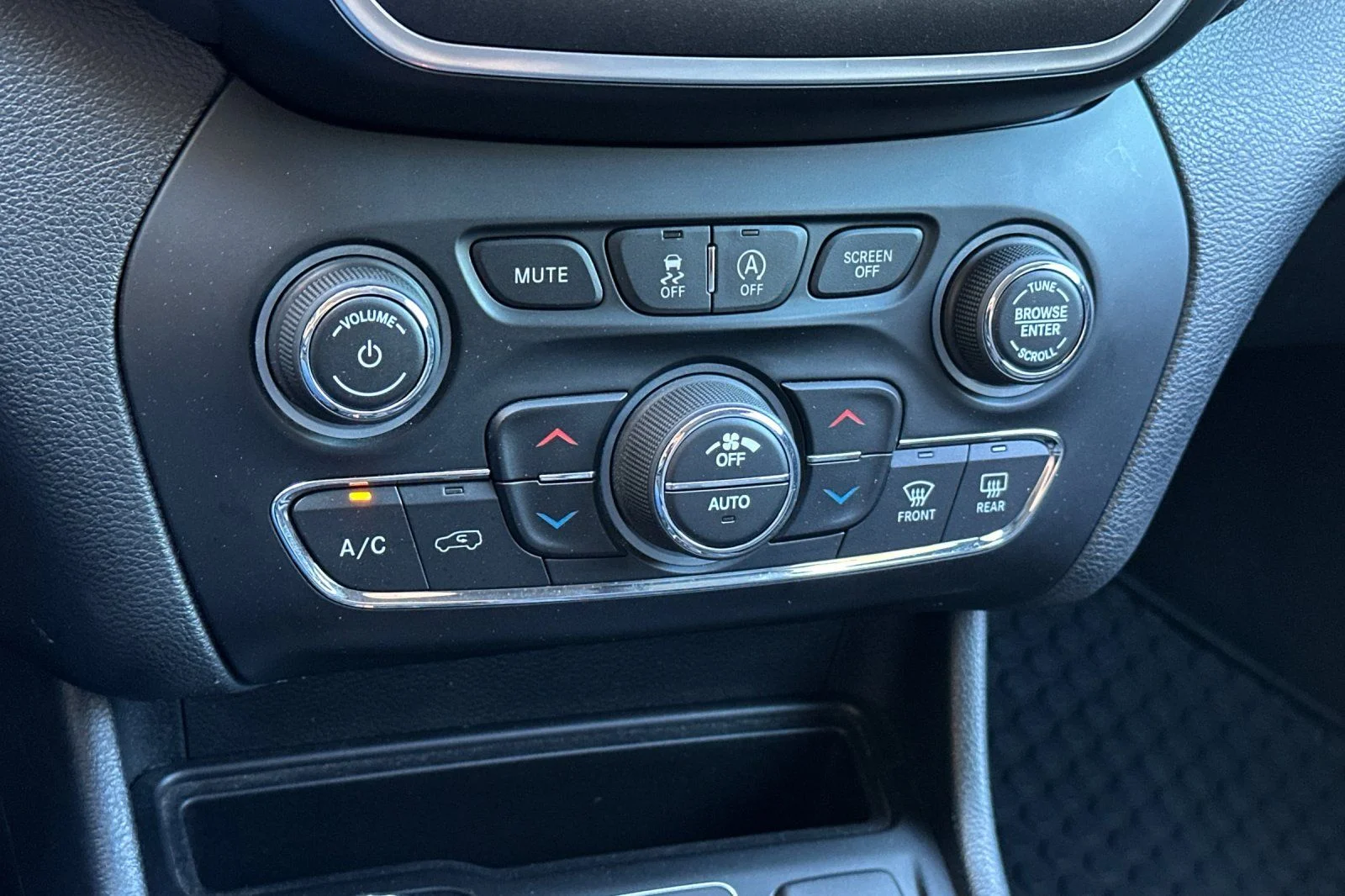 Used 2019 Billet Silver Metallic Clearcoat Jeep Trailhawk image 21