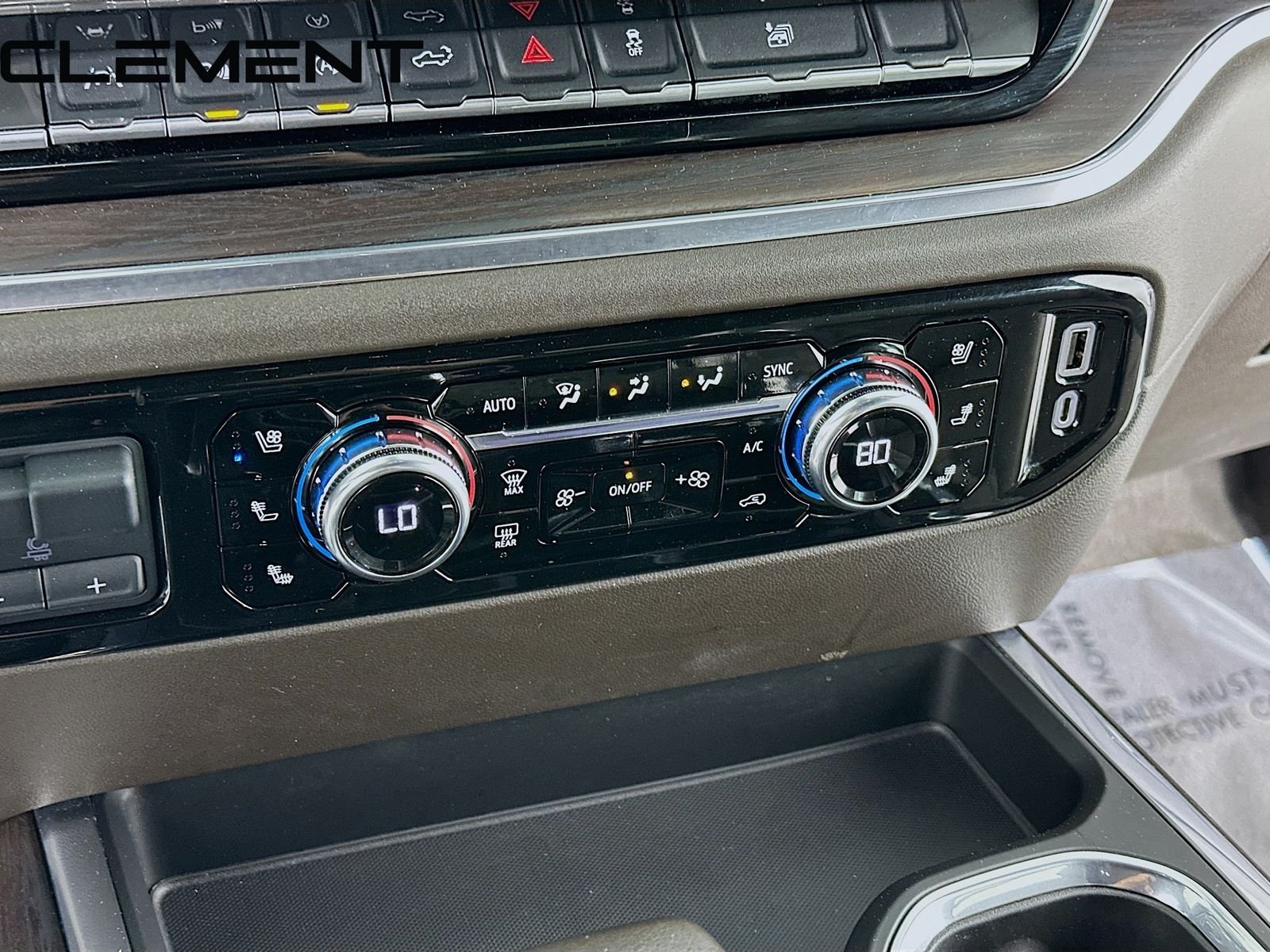 Used 2022 White GMC SLT image 22