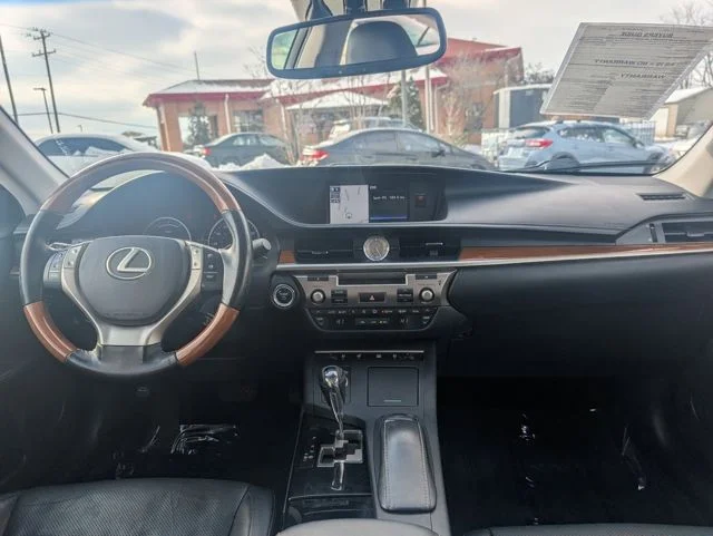 Used 2013 Silver Lexus 300h image 16