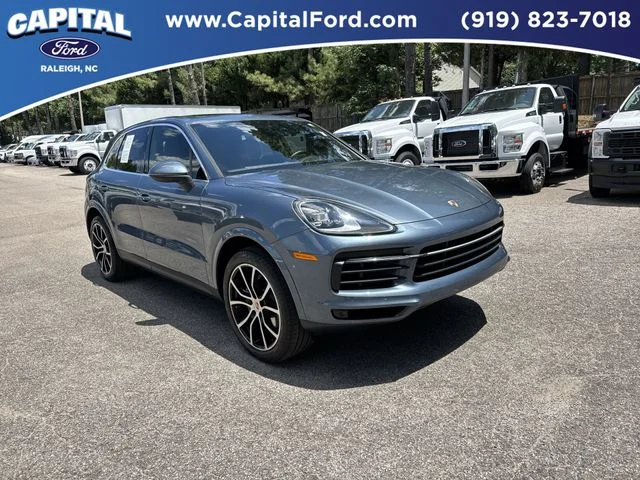 Used 2019  Porsche Base image 2