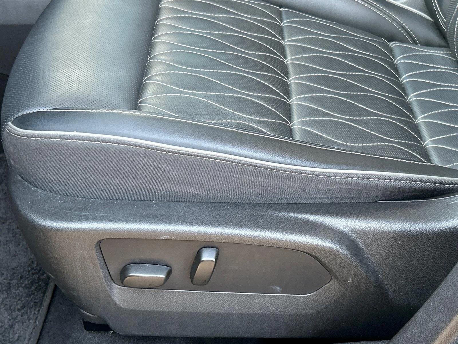 Used 2023 EBONY TWILIGHT METALLIC Buick Avenir image 16