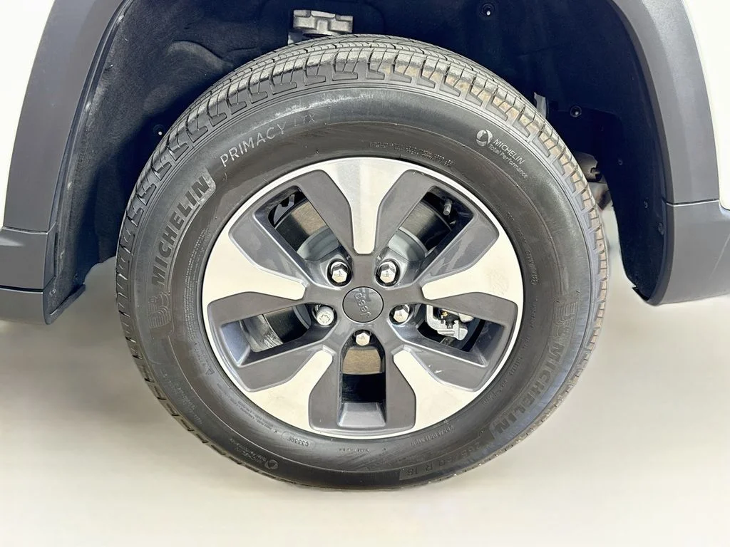 Used 2022 White Jeep 4xe image 32
