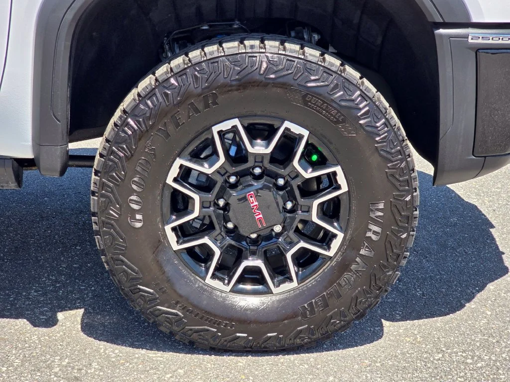 New 2026 White GMC AT4X image 18
