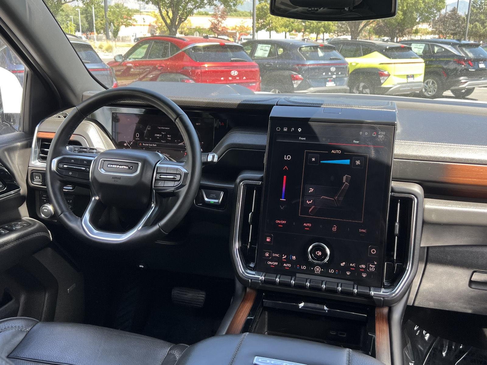 2025 GMC Yukon Denali - Photo 29