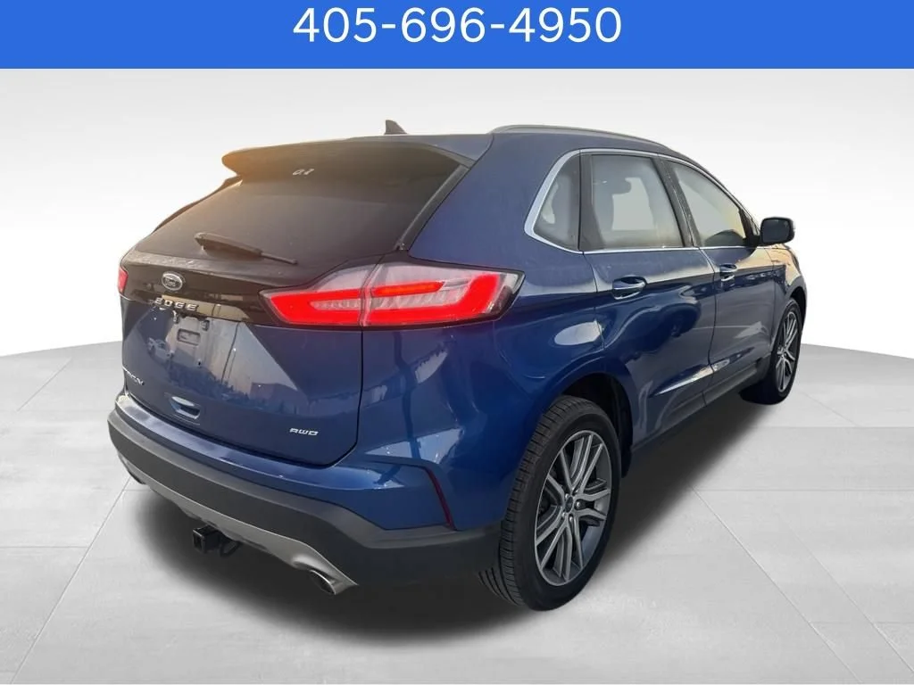 Pre-Owned 2022 Ford Edge Titanium