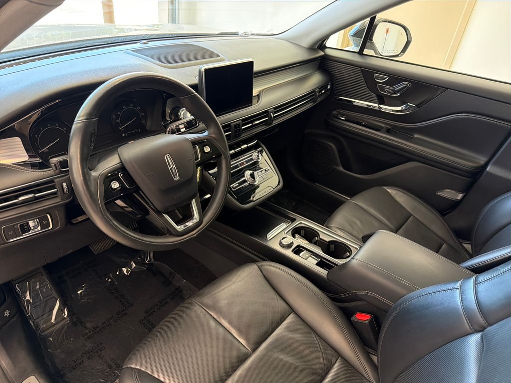 Used 2022 White Lincoln Standard image 16