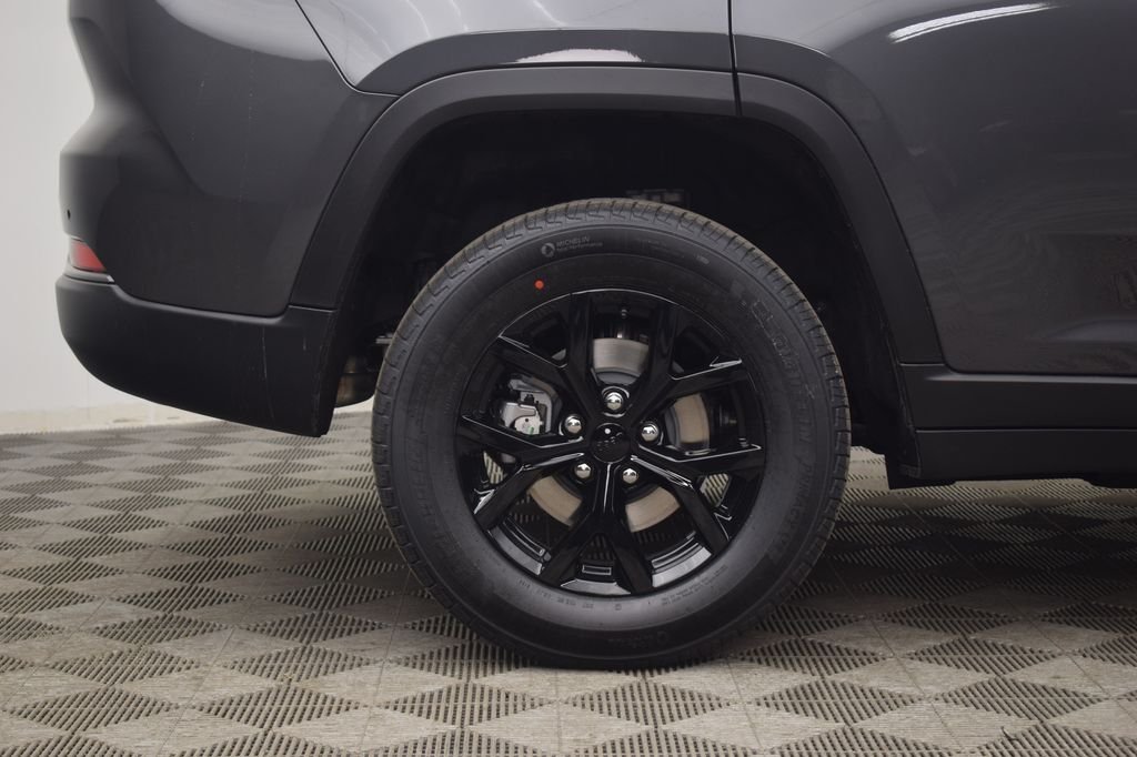 New 2026 Baltic Gray Metallic Clear-Coat Exterior Paint Jeep Altitude image 8