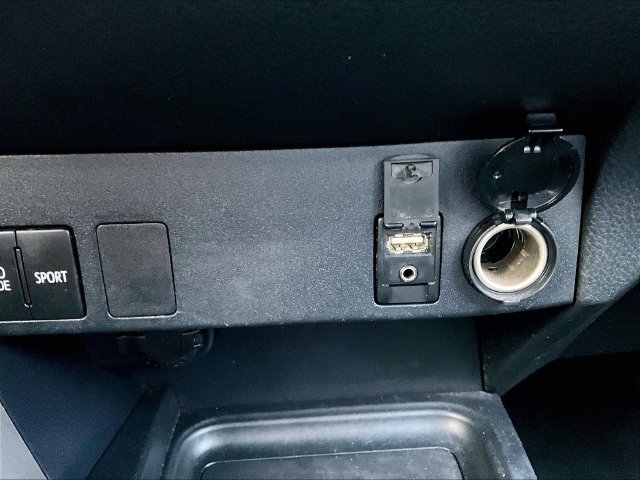Used 2018 Super White Toyota LE image 27