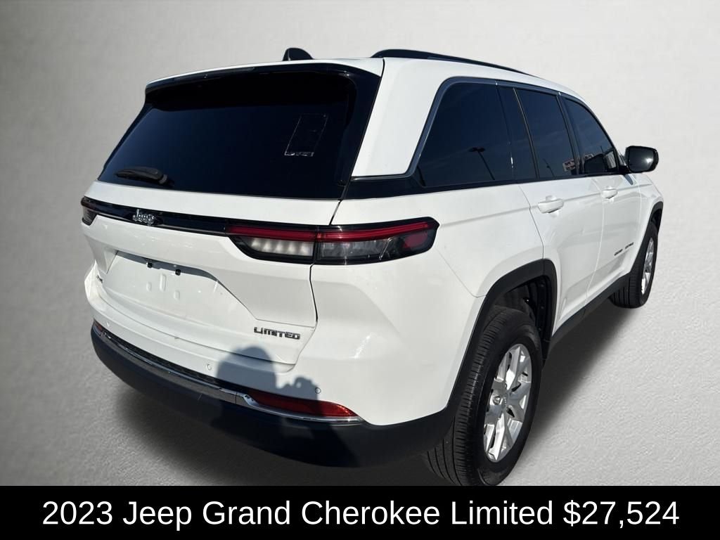 Used 2023  Jeep Limited image 3