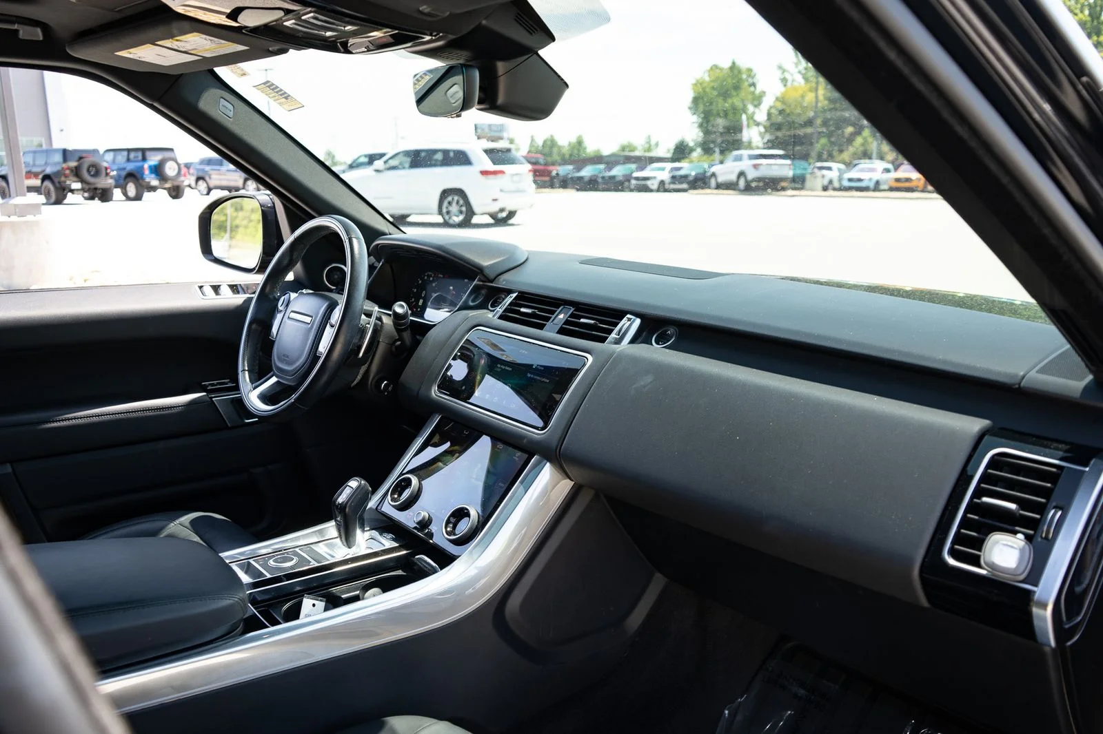 Used 2022 Black Land Rover HSE Silver Edition image 22