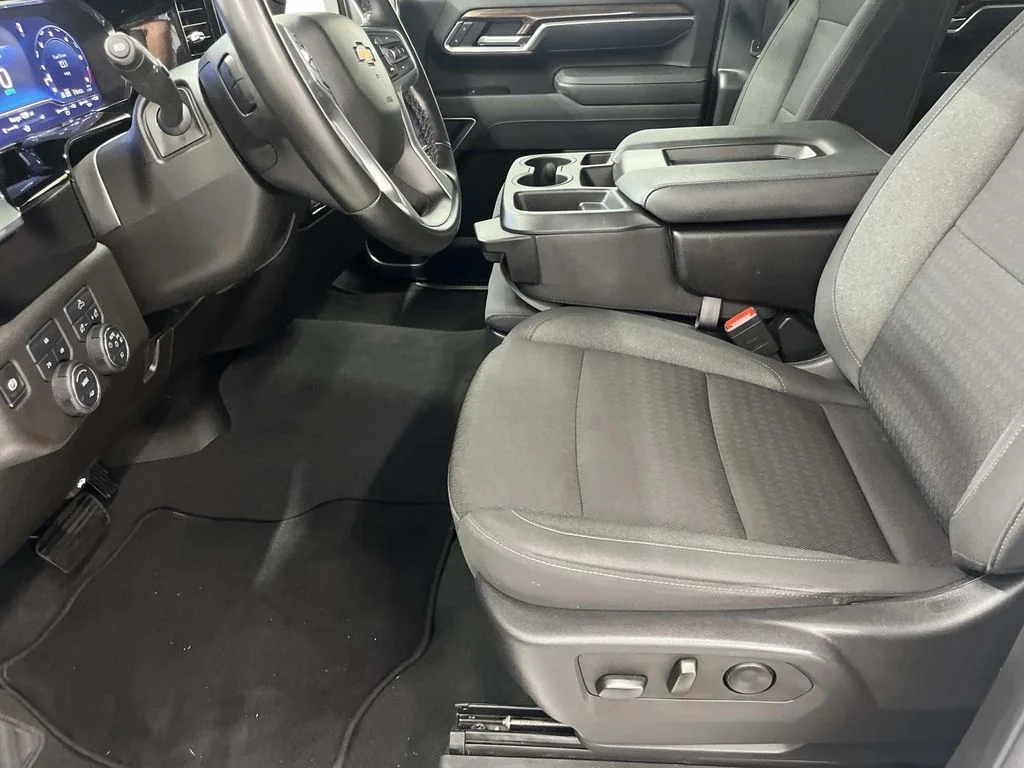 Used 2025 Summit White Chevrolet LT image 11