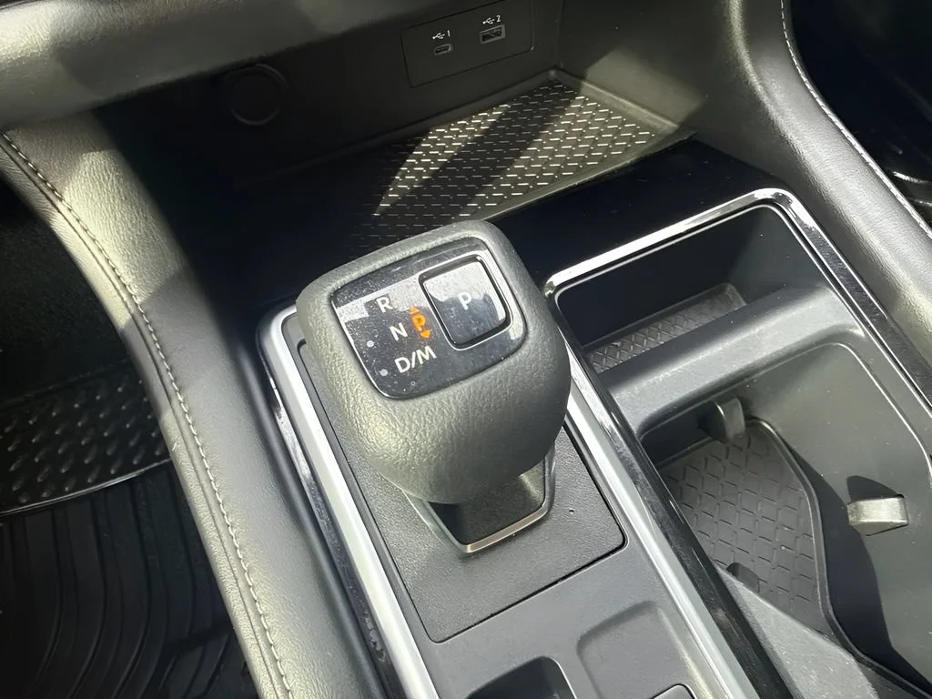 Used 2022  Nissan SL image 21