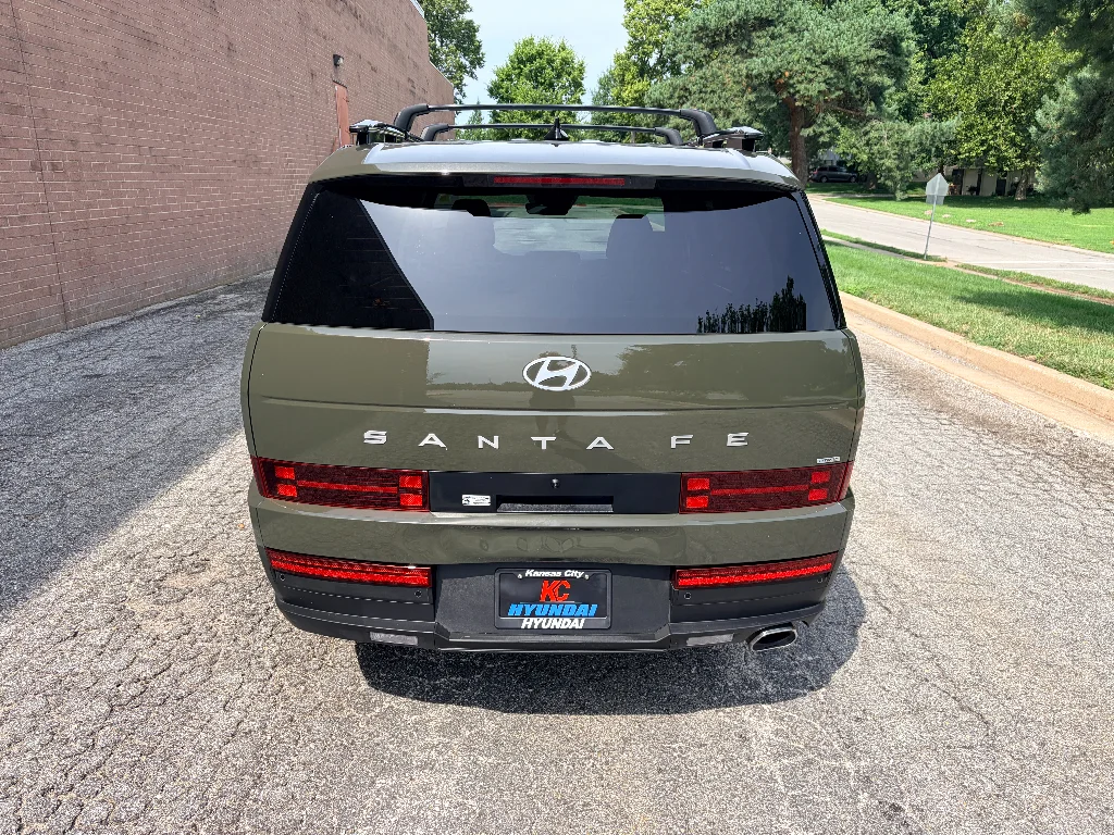 Used 2025 Rockwood Green Hyundai SEL image 4
