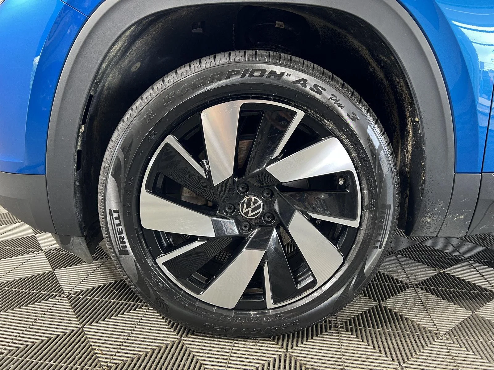 Used 2024  Volkswagen 2.0T SE w/Technology image 34