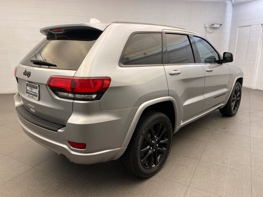 Used 2018 Silver Jeep Altitude image 6