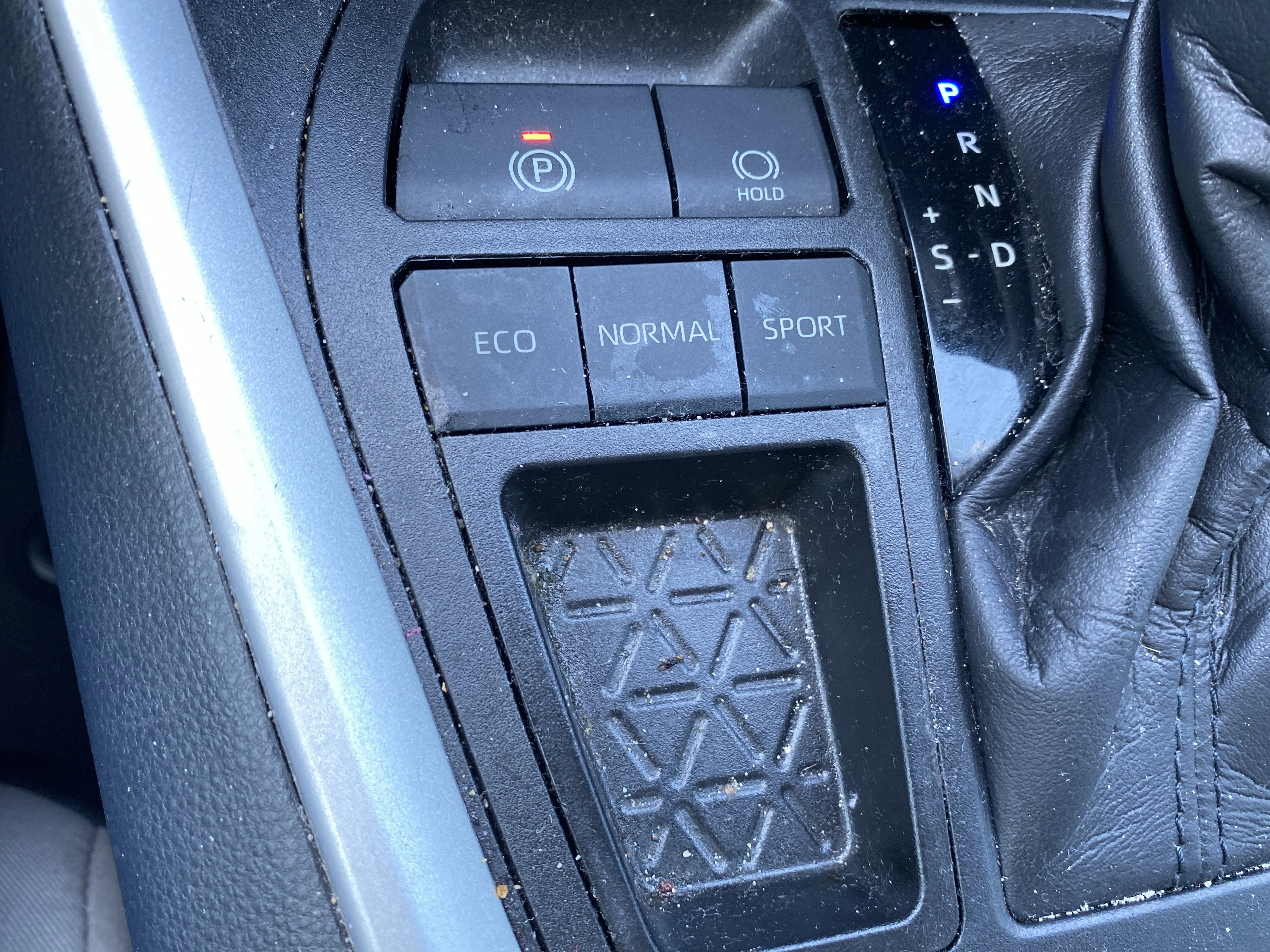 Used 2021 Silver Toyota XLE image 22