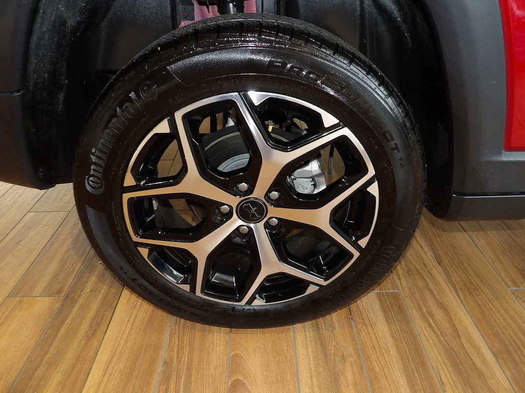 Used 2025 Red Hot Pearl Coat Jeep Limited image 5