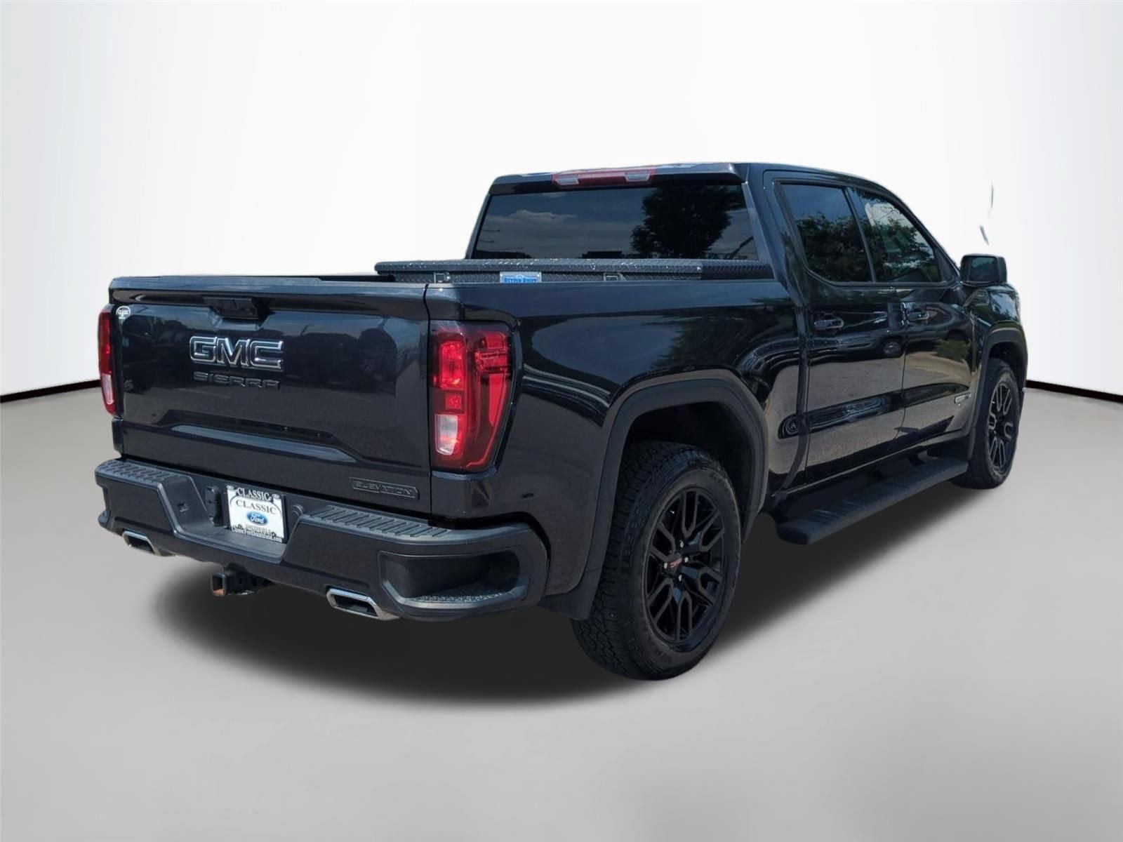 Used 2024 Onyx Black GMC Elevation image 5