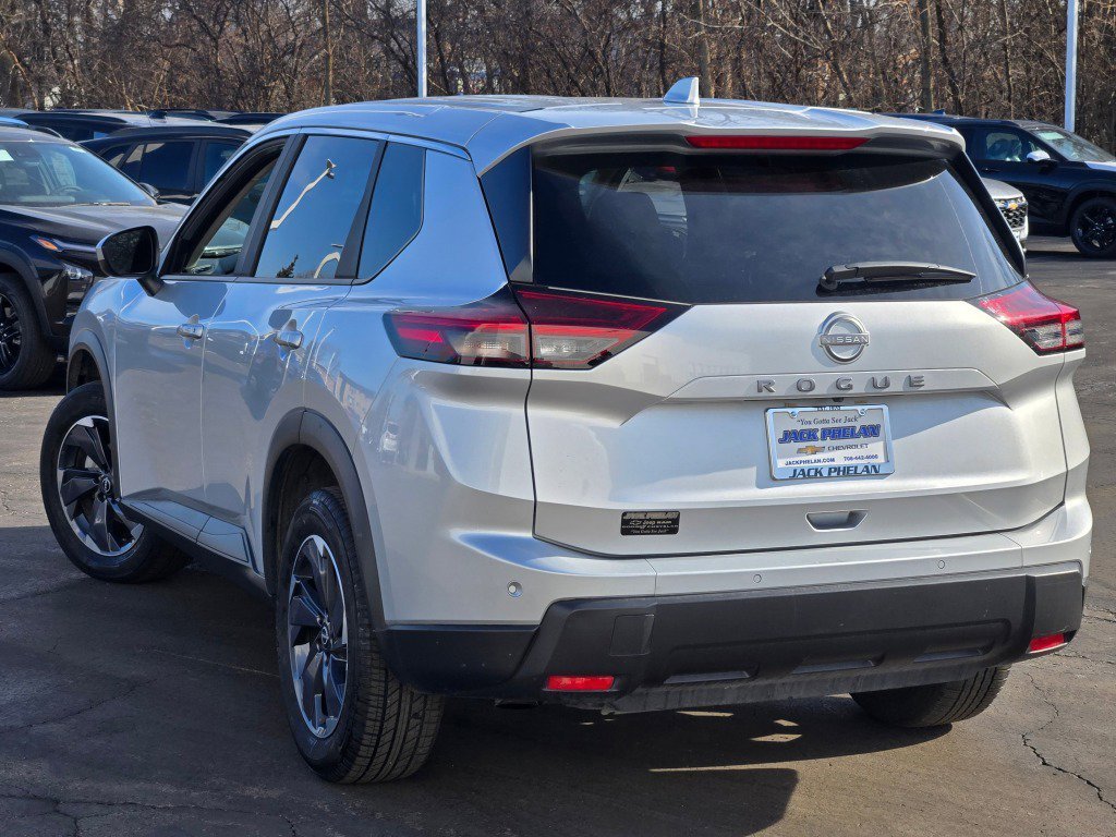 2025 Nissan Rogue SV - Photo 14