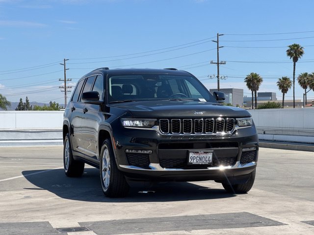 Used 2023 Rocky Mountain Pearlcoat Jeep Limited image 2