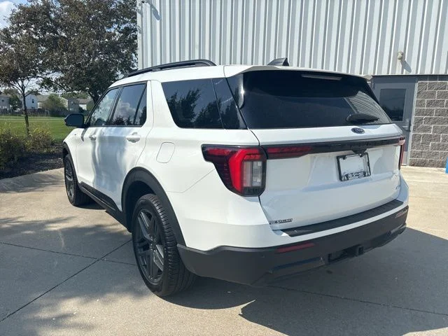 New 2026 Star White Metallic Tri-Coat Ford ST-Line image 8