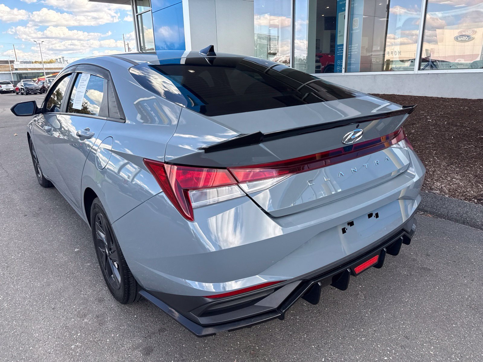 Used 2022  Hyundai SEL image 8