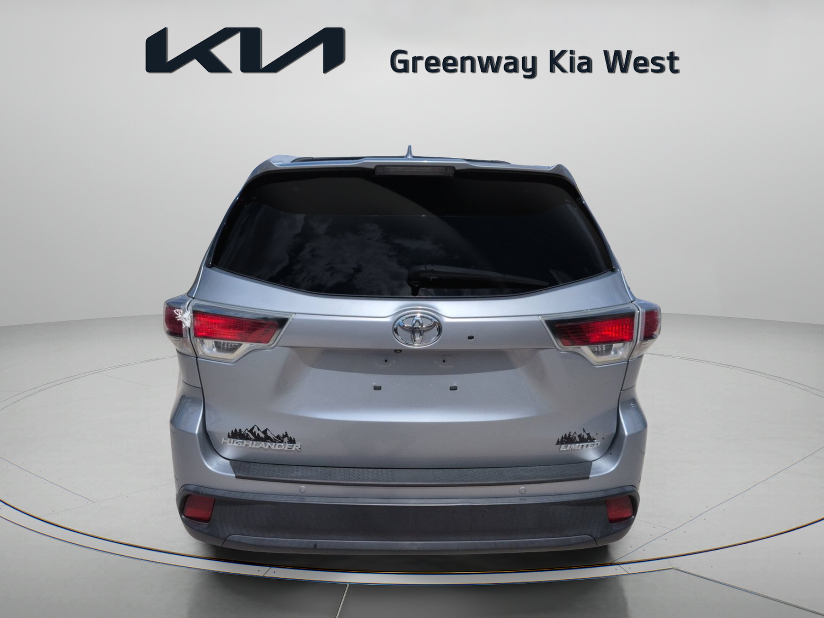 Used 2015 Silver Sky Metallic Toyota Limited image 6