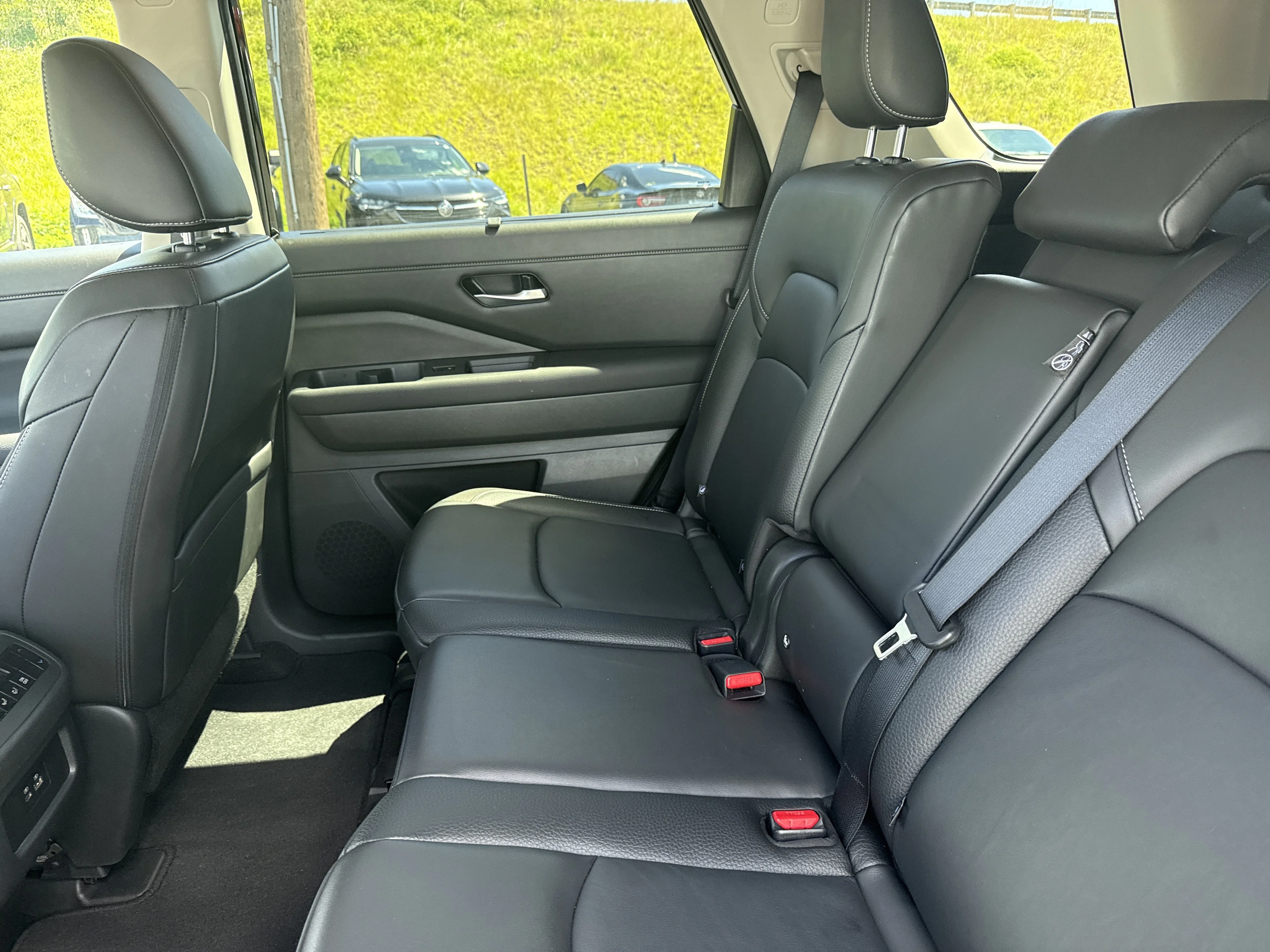 Used 2025 Super Black Nissan SL image 13