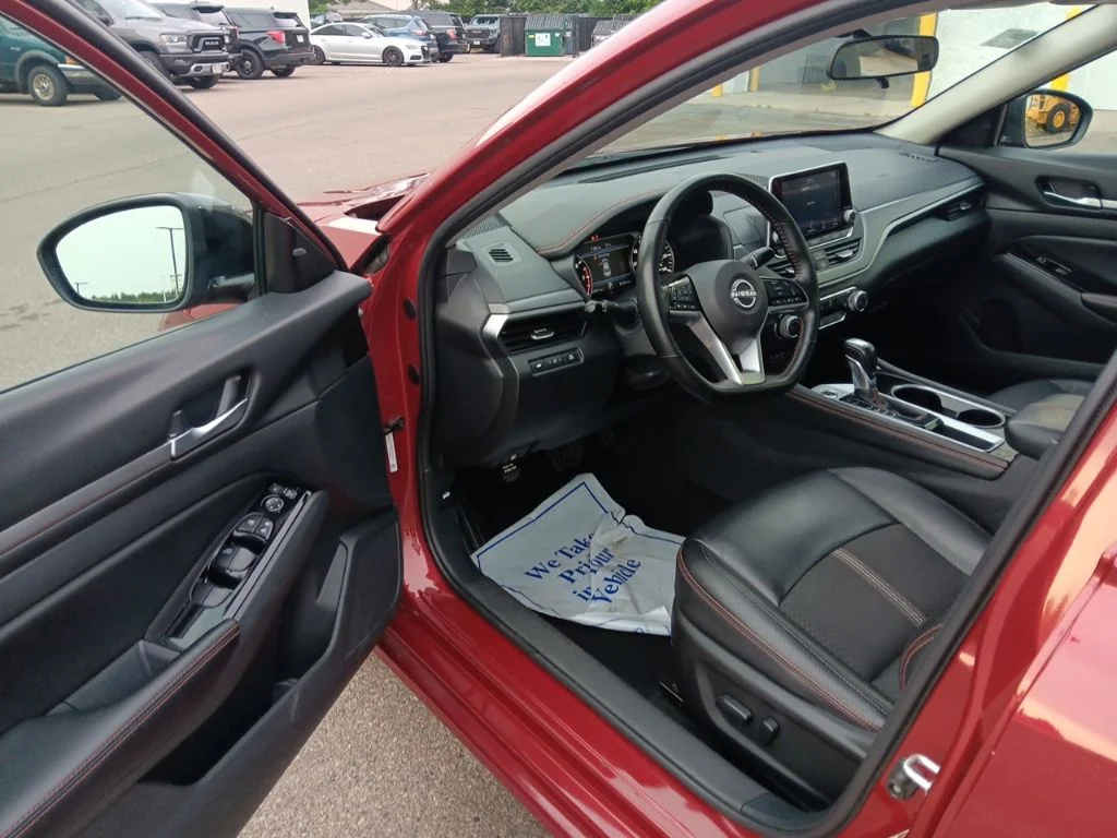 Used 2025 Scarlet Ember Nissan 2.5 SR image 12