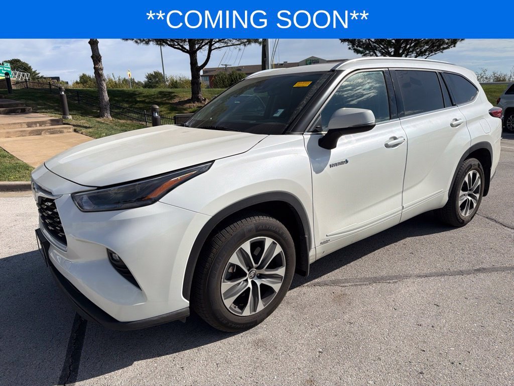 Used 2021 White Toyota XLE image 1