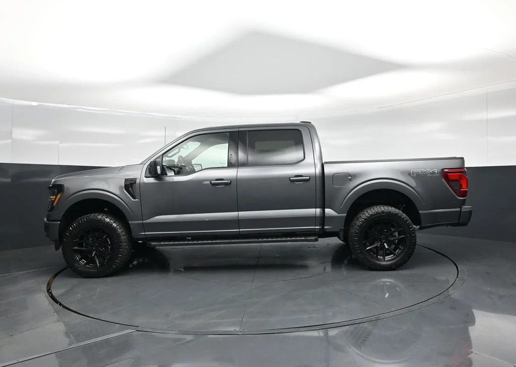 New 2026 Carbonized Gray Metallic Ford XLT image 26