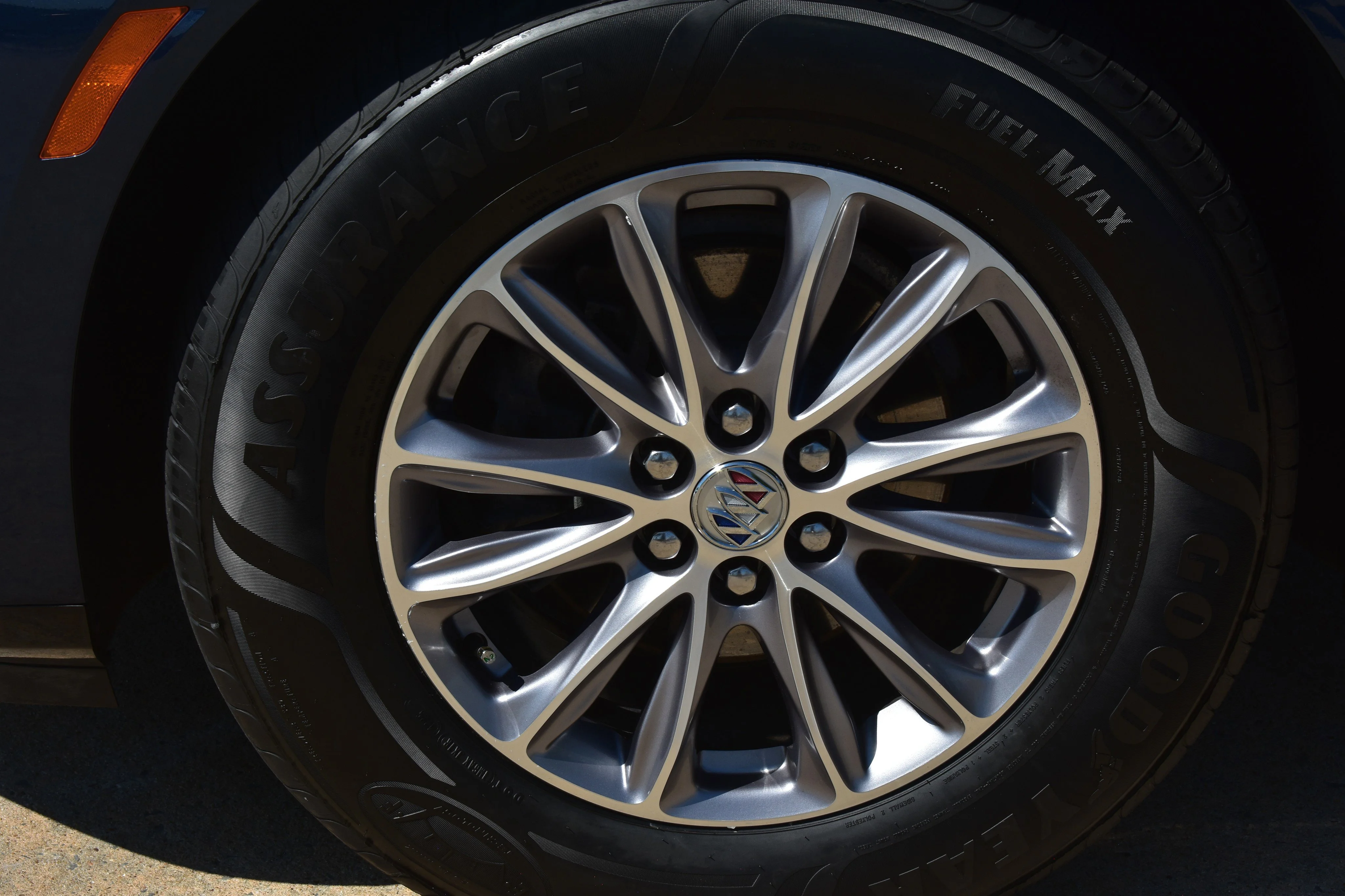 Used 2024 Emperor Blue Metallic Buick Essence image 10