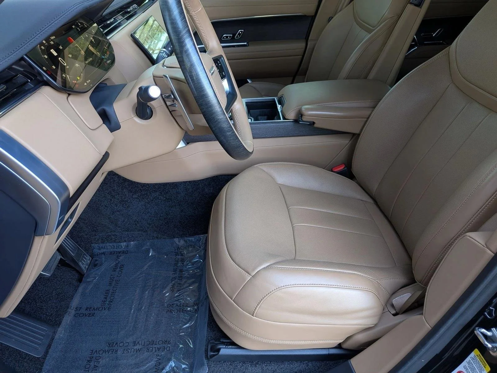 Used 2025 Santorini Black Metallic Land Rover SE image 17