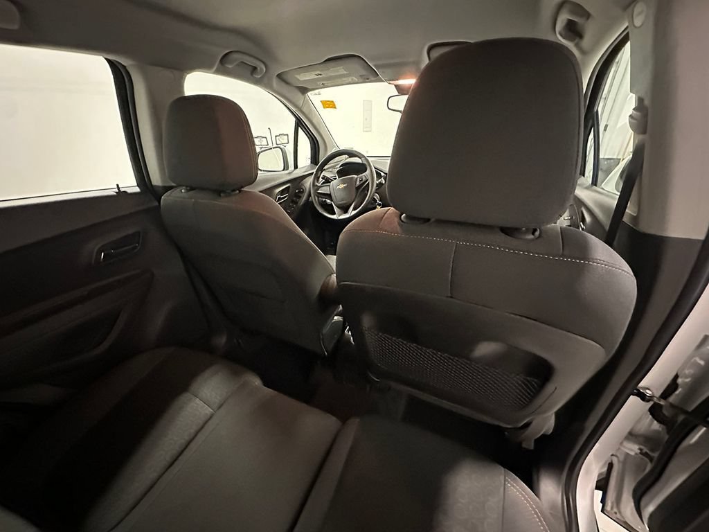 Used 2019 SUMMIT WHITE Chevrolet LS image 22