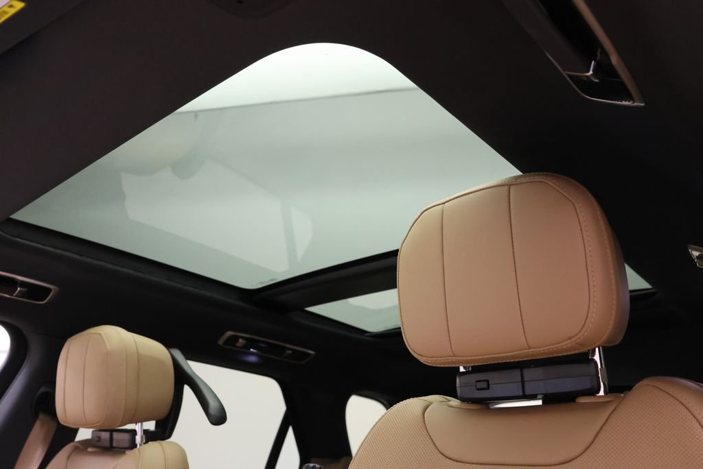 New 2026 Santorini Black LAND ROVER SE image 13