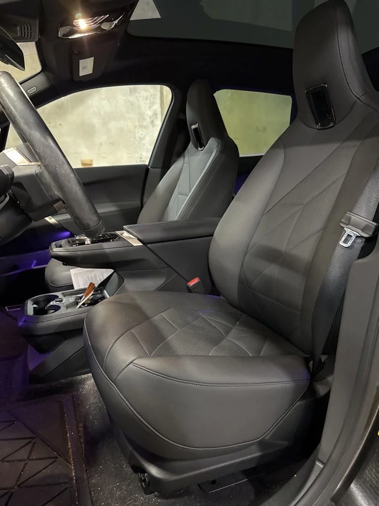 Used 2024 Gray BMW xDrive50 image 9
