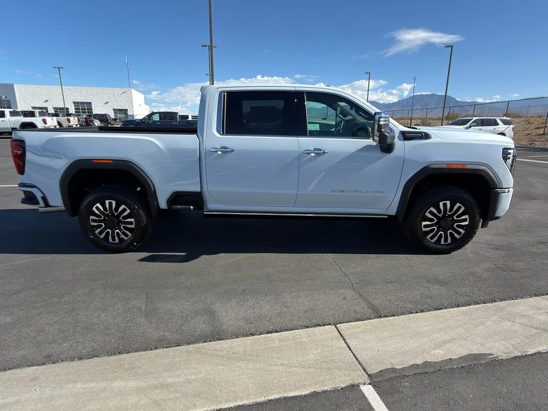 New 2026 Glacier White Tricoat GMC Denali Ultimate image 2