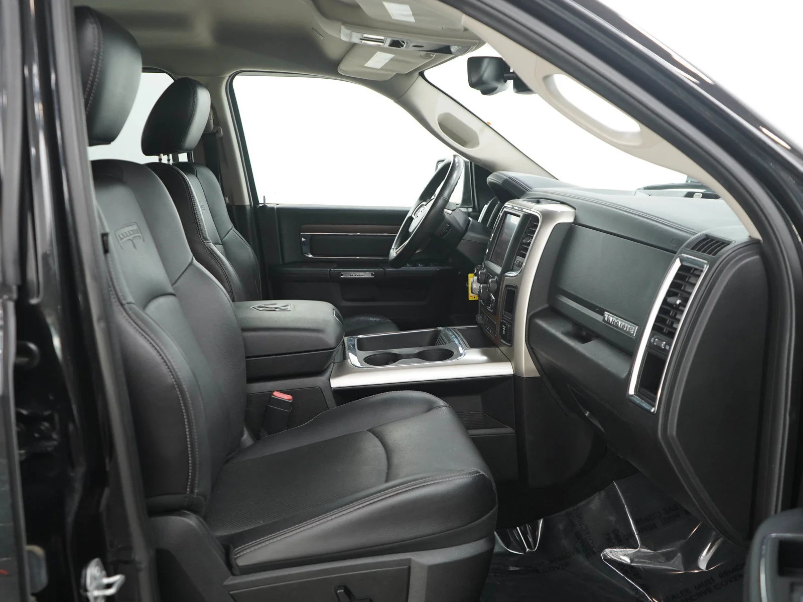 Used 2017 Brilliant Black Crystal Pearlcoat Ram Laramie image 11