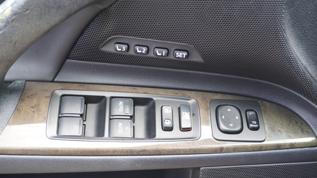 Used 2010 Red Lexus  image 23