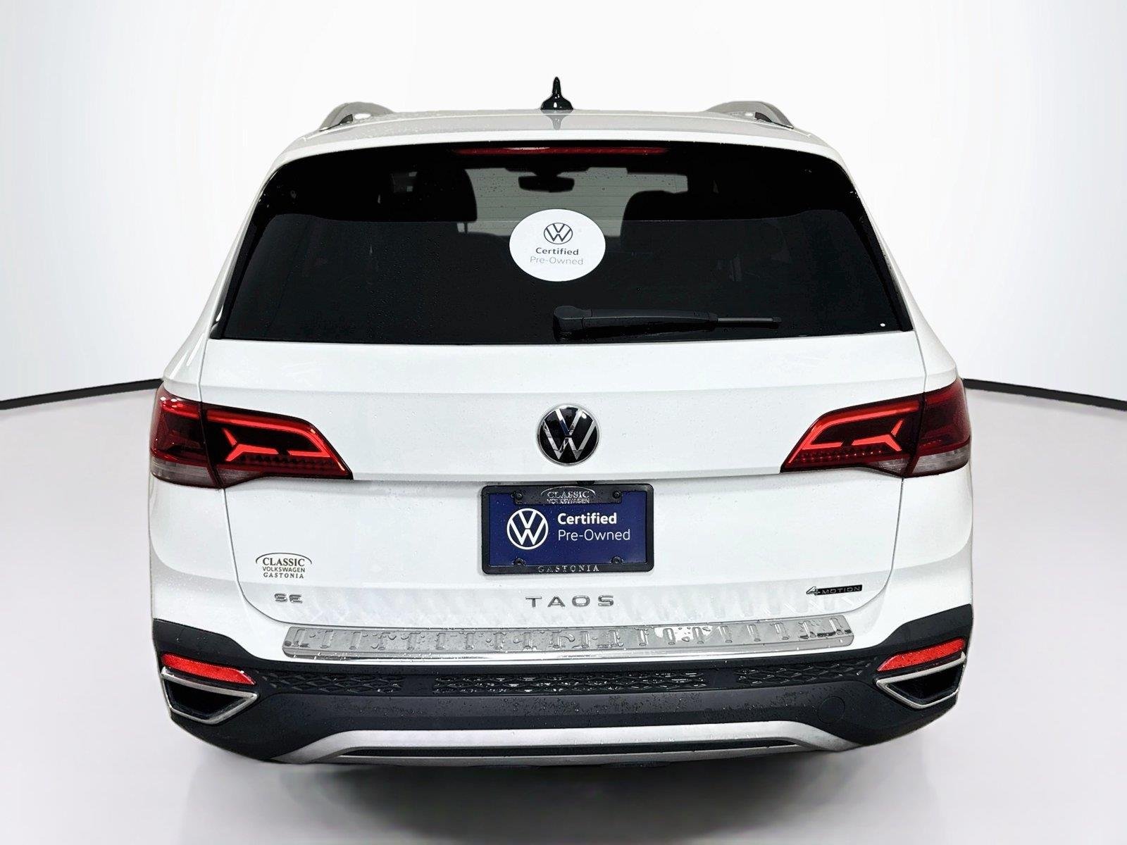 Used 2023 Pure White Volkswagen SE image 5