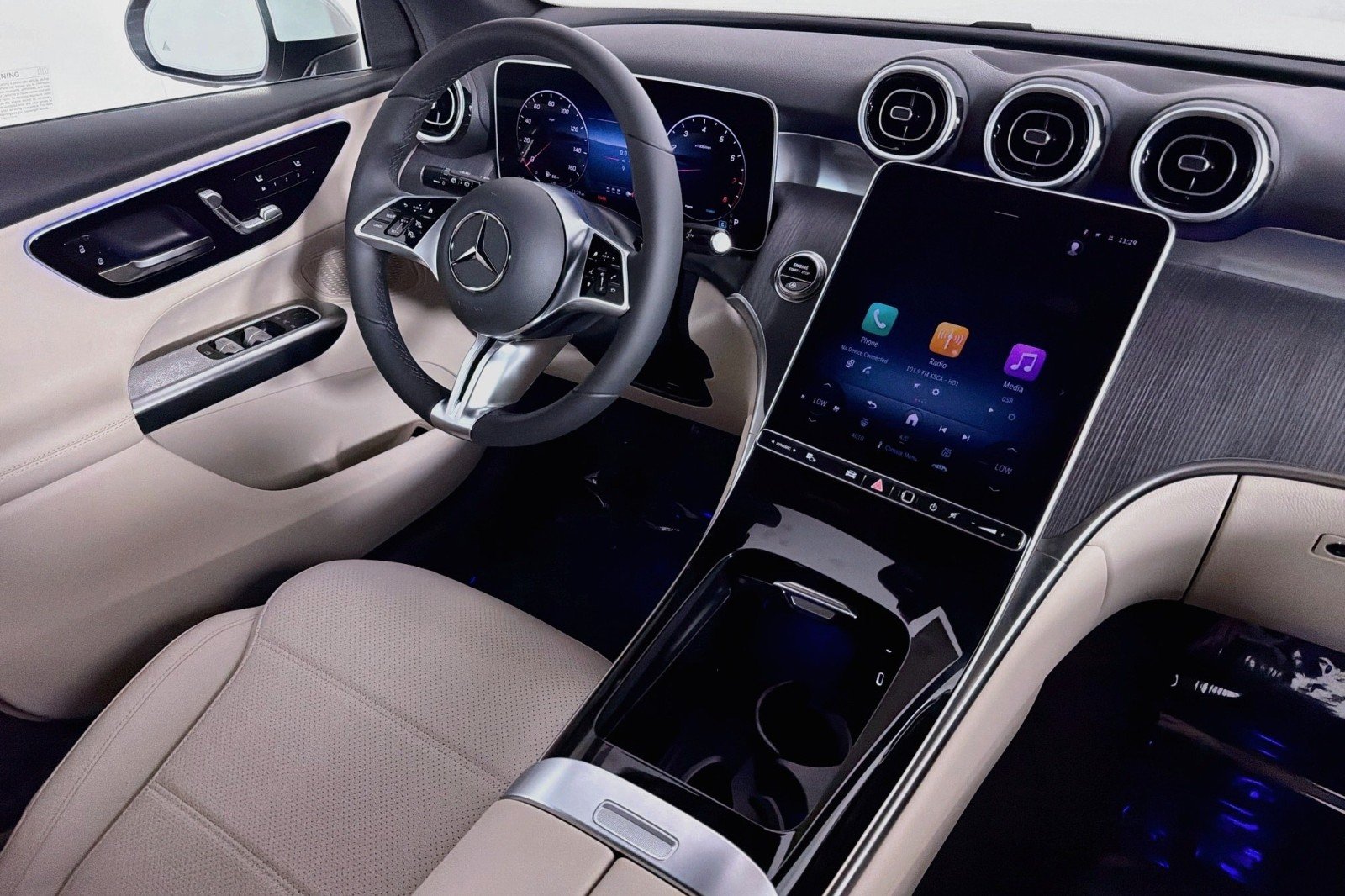 New 2026 Polar White Mercedes-Benz GLC 300 SUV image 15