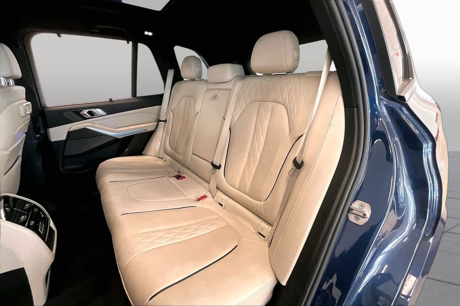 Used 2022 Phytonic Blue Metallic BMW xDrive45e image 18